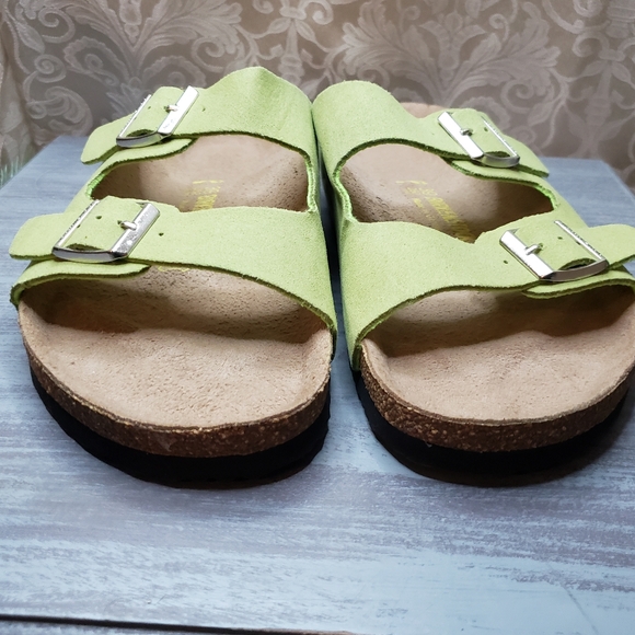 Birkenstock Lime Green Footbed Sandals. Women's size 8 or Men's size 6. (Sd206) - Picture 4 of 13
